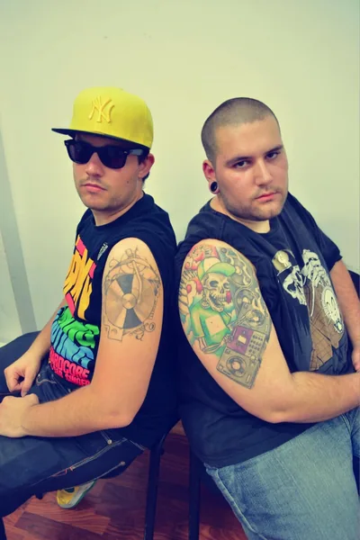 Con DJ Stigma en el camerino de la Sala París 15. Foto: Cannibal Photography.