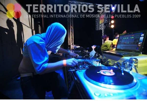 DJ Zas en el escenario del Festival Territorios Sevilla 2009, Monasterio de la Cartuja
